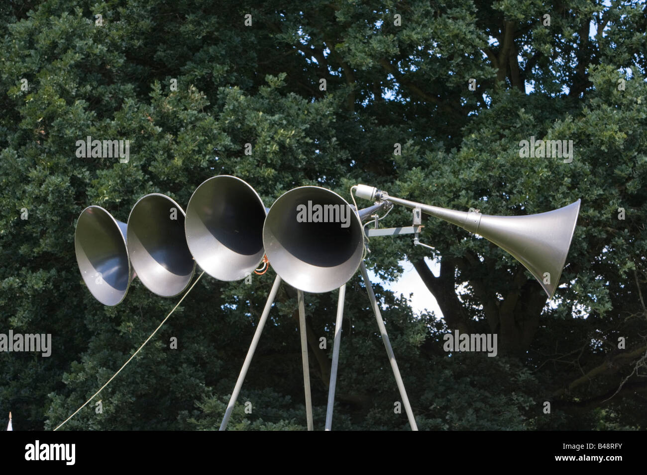 Eine Gruppe von Beschallungsanlagen Loudspeakes auf einem Ständer Stockfoto