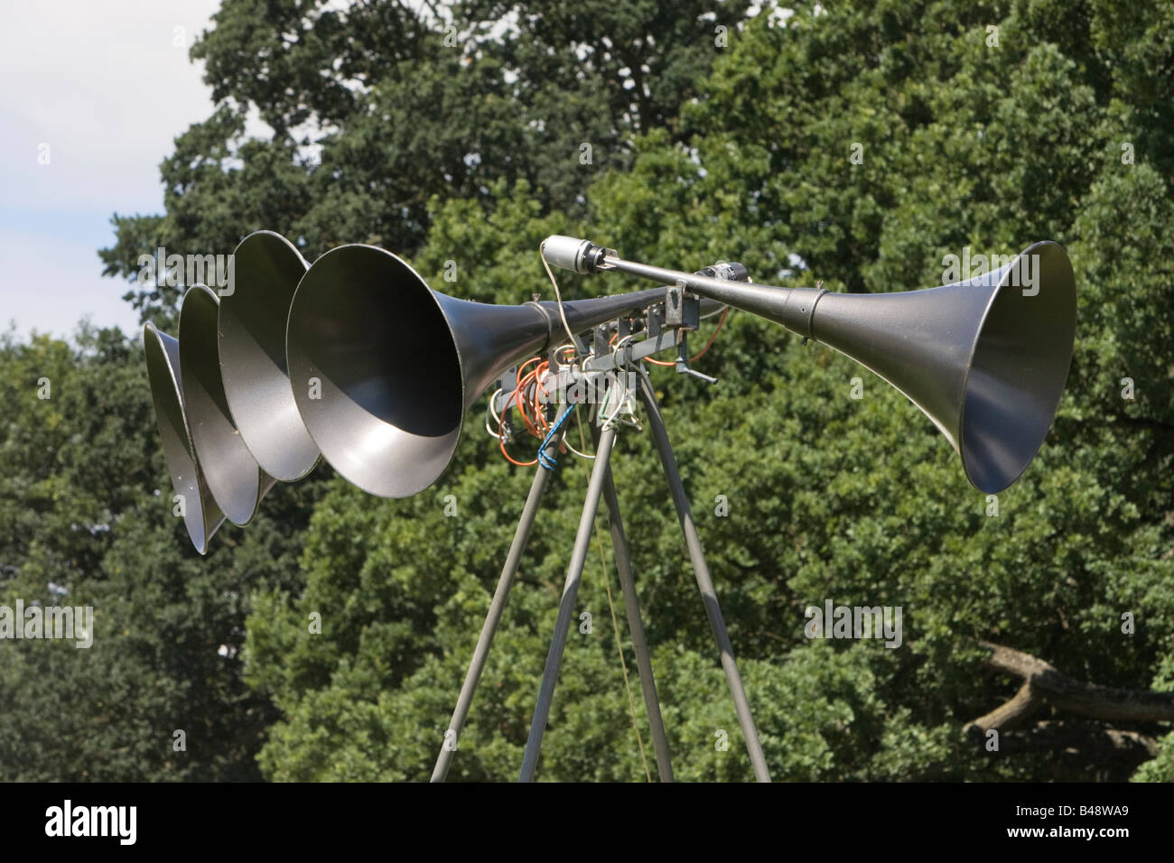 Eine Gruppe von Beschallungsanlagen Loudspeakes auf einem Ständer Stockfoto