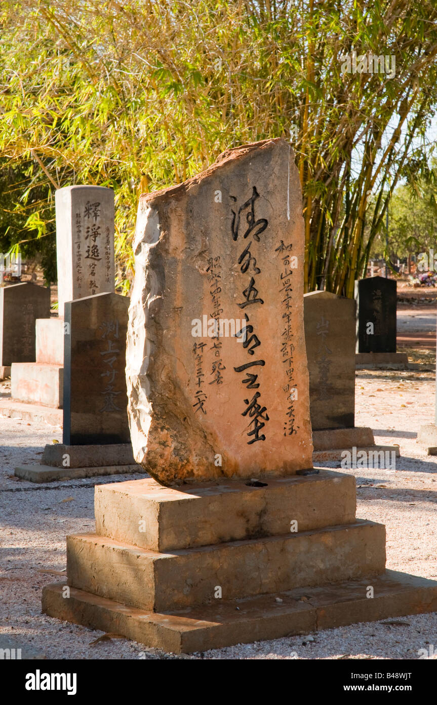Japanische Gräber und Grabsteine wurden in traditioneller Weise aus lokalem Stein auf dem japanischen Friedhof in Broome Western Australia gegraben Stockfoto