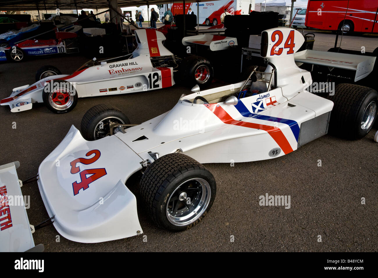 1974 Hesketh-Cosworth 308B F1 Auto im Fahrerlager beim Goodwood Festival of Speed, Sussex, UK. Stockfoto