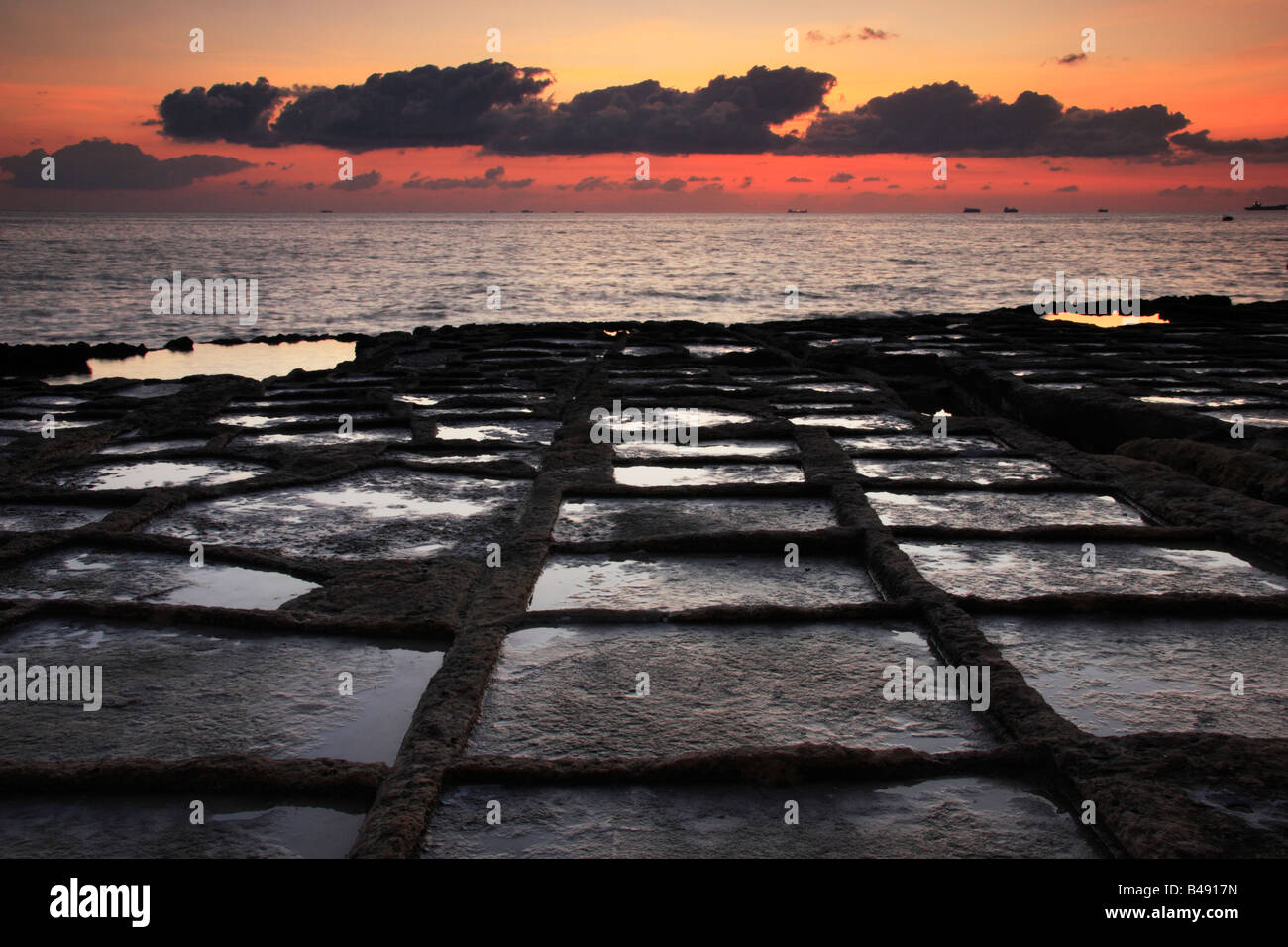 Das Salz Pfannen Marsaskala im Morgengrauen, Malta. Stockfoto