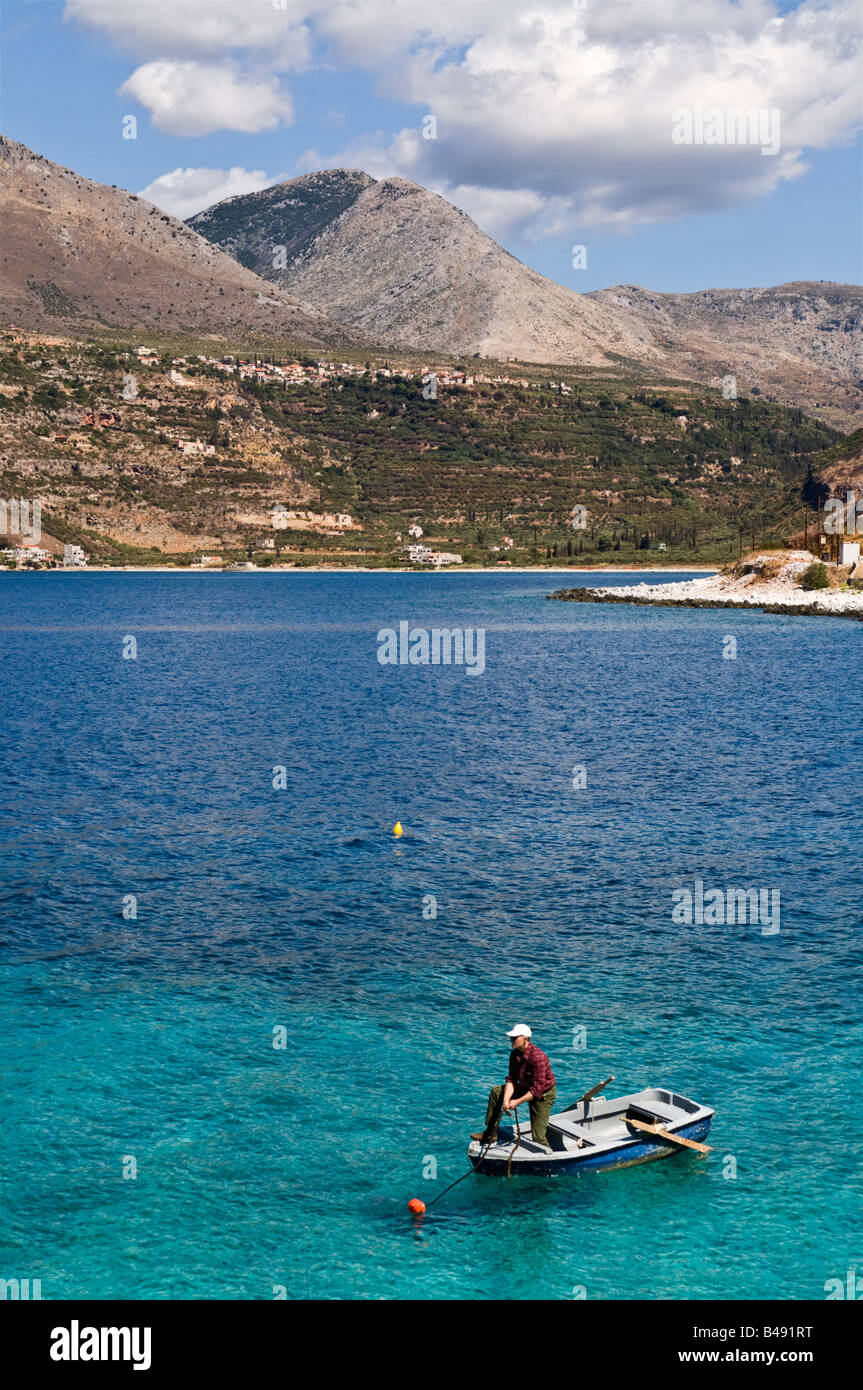 Itylo Bucht mit dem alten Dorf Itylo im Hintergrund, Halbinsel Mani, Messenien, südlichen Peloponnes, Griechenland Stockfoto