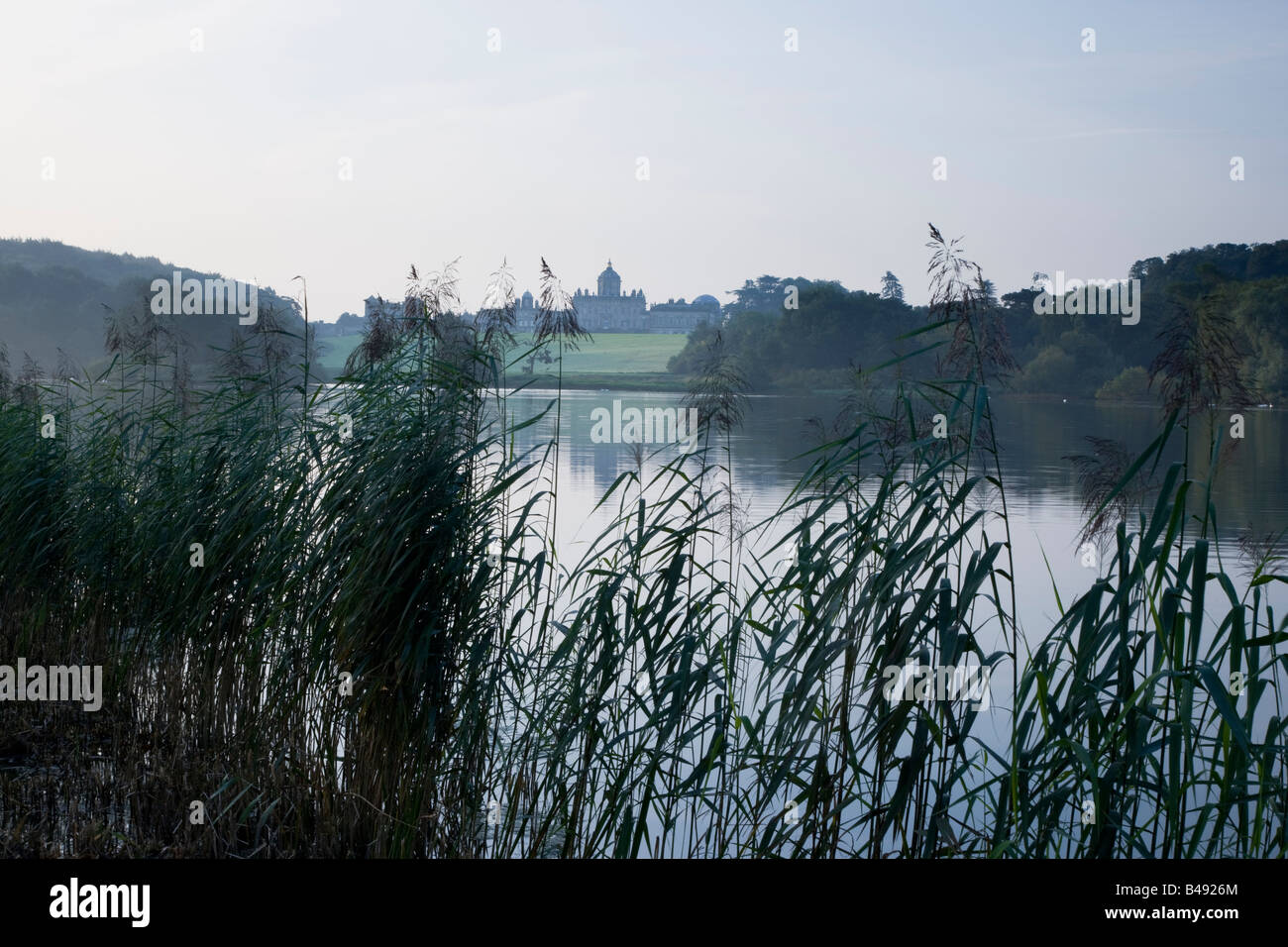 Der große See Castle Howard in der Nähe von Malton North Yorkshire Stockfoto