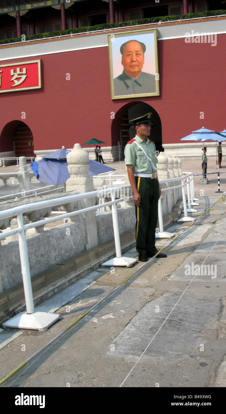 Ein Wachmann an der verbotenen Palast in Beijing, China Asien Stockfoto
