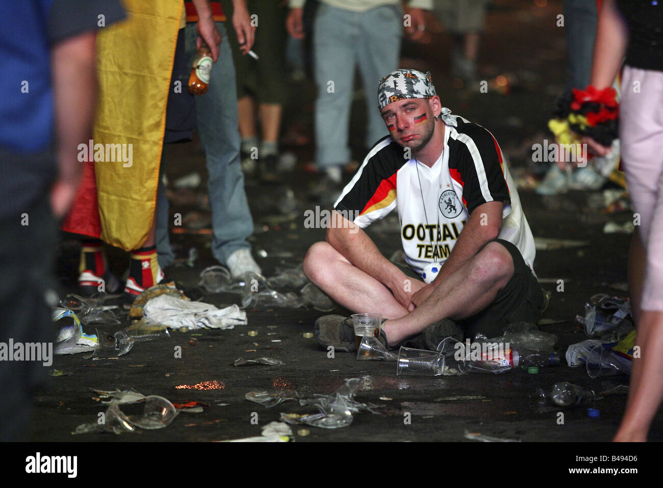 Deutscher Fußballfan enttäuscht nach der deutschen Niederlage gegen Italien bei der FIFA WM 2006, Berlin, Deutschland Stockfoto