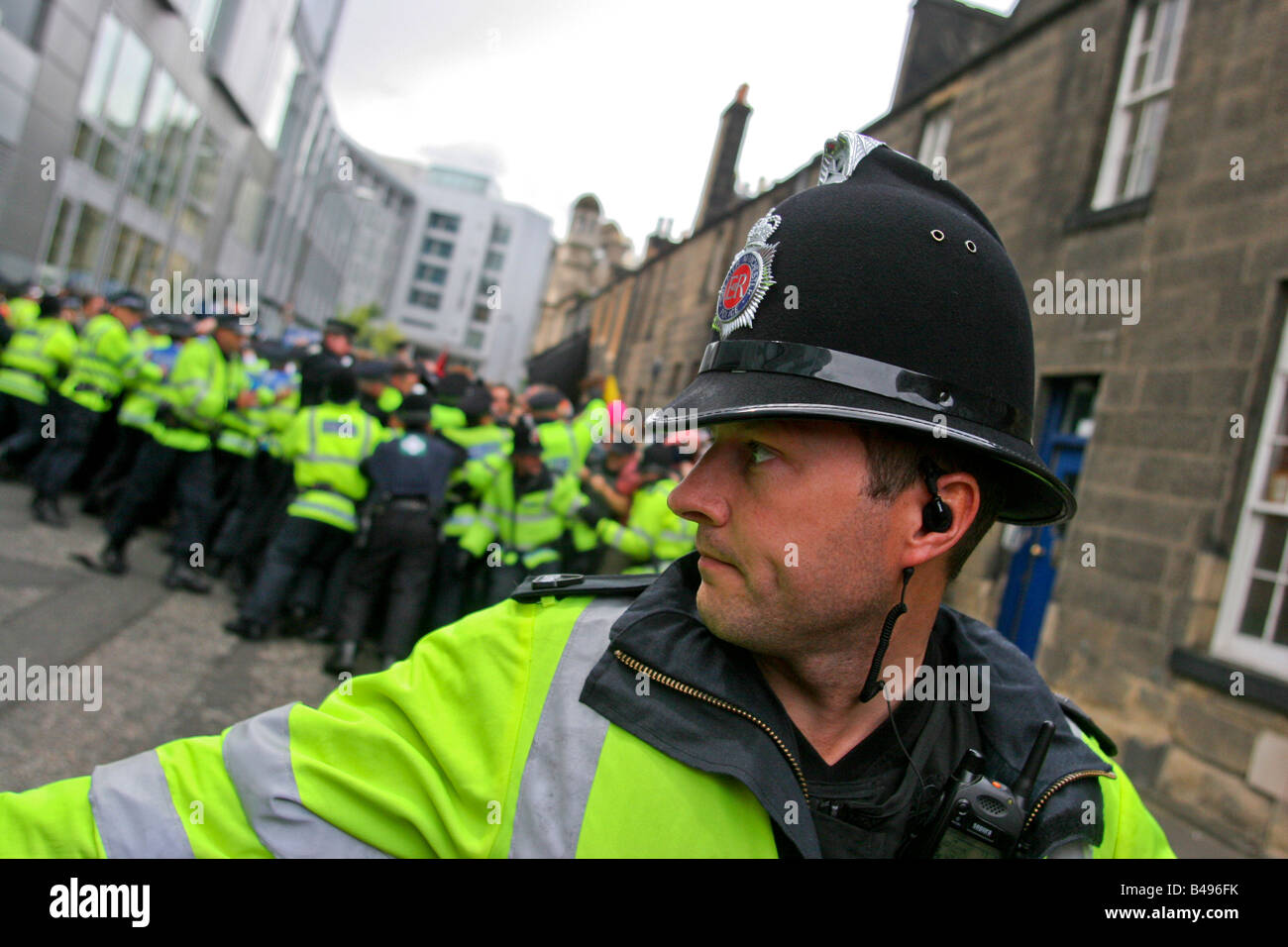 Londoner Polizisten im Einsatz bei Demonstration in Edinburgh, Scotland, UK Stockfoto