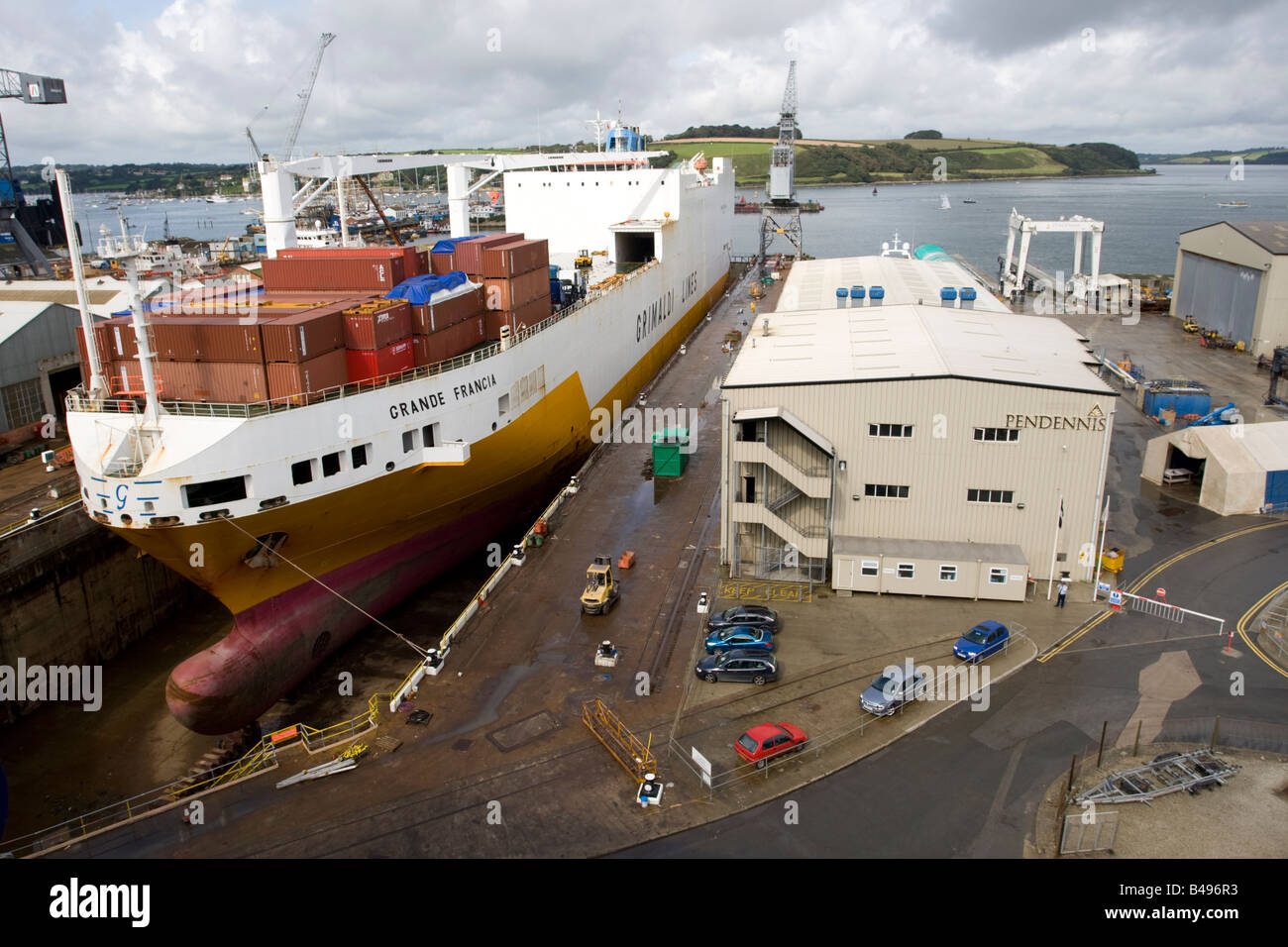 Grande Francia Container Frachtschiff im Trockendock Grimaldi Lines Falmouth Docks Cornwall UK Stockfoto