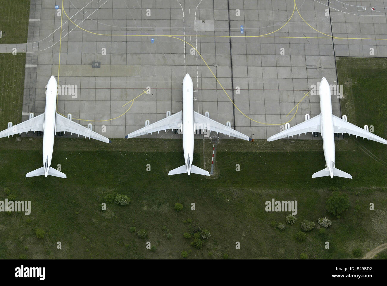 Flugzeuge auf dem Flughafen Schönefeld in Berlin, Deutschland Stockfoto