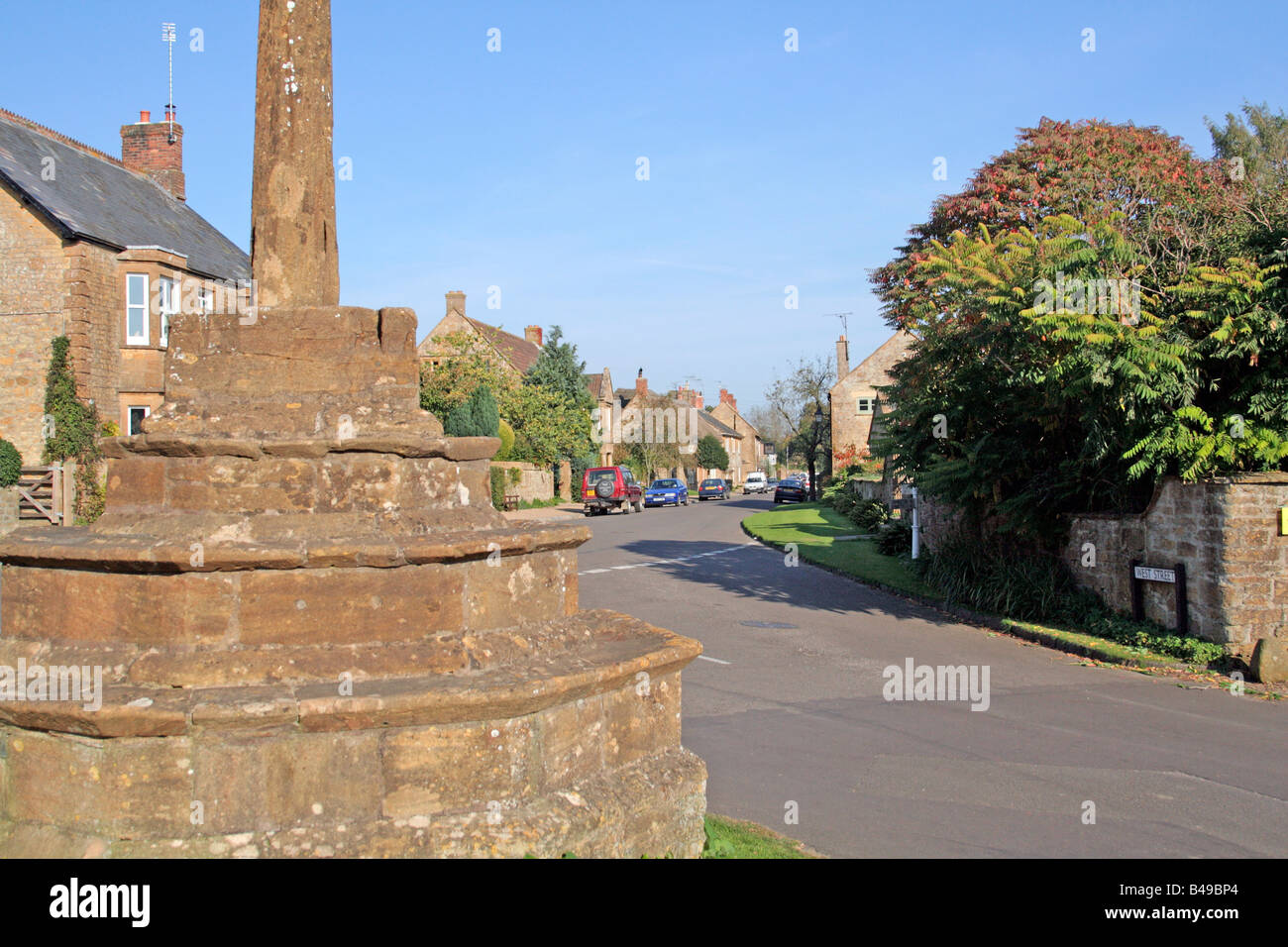 Hinton St George Somerset UK aus Stein Predigt Kreuz Stockfoto