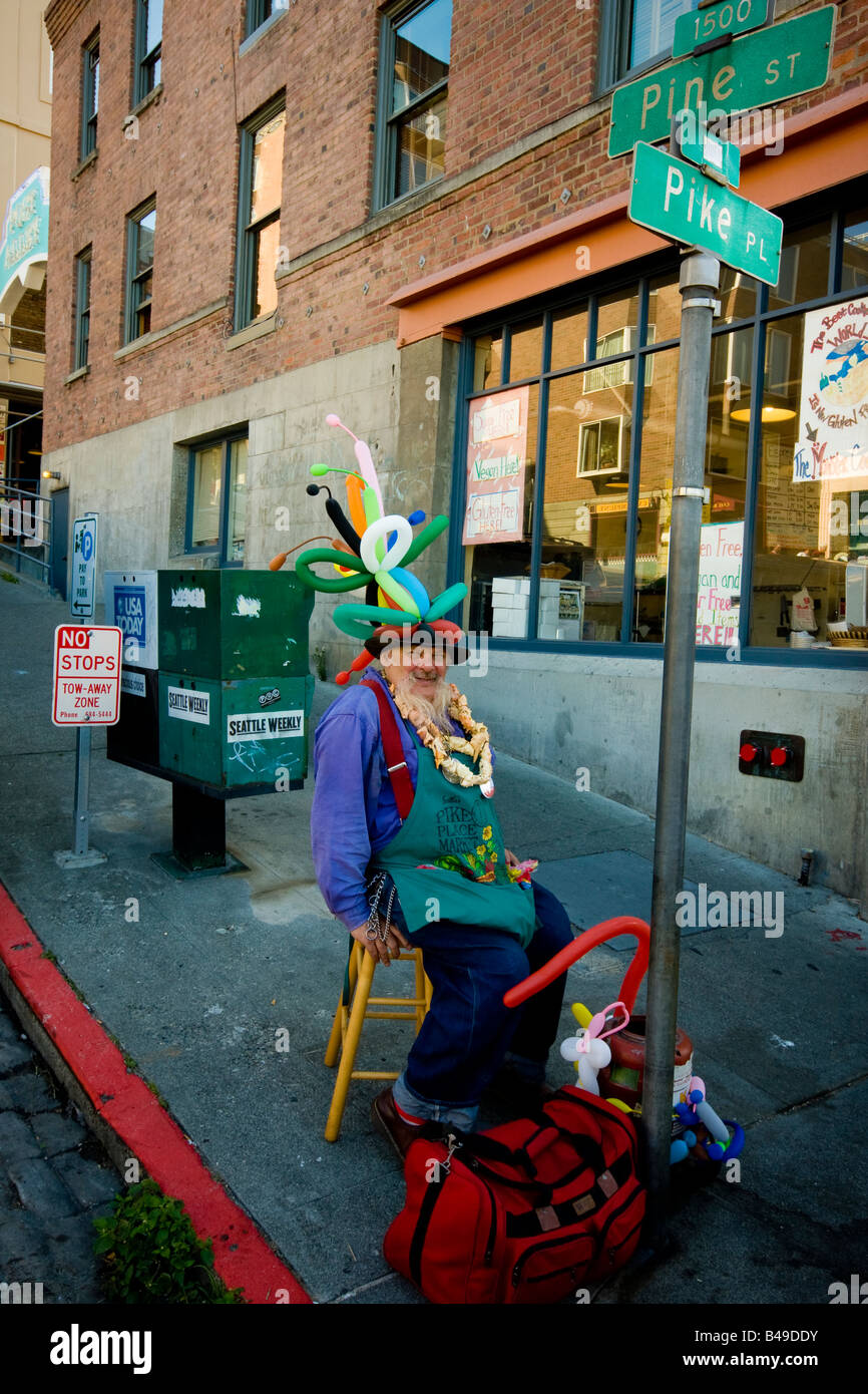 Ein Ballon-Künstler Kreditor auf am Pikes Ort Farmers Market in Seattle Washington. Stockfoto