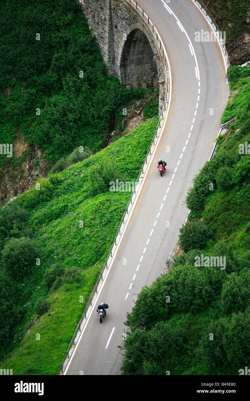 Motorradfahrer am Sustenpass, Schweiz Stockfoto