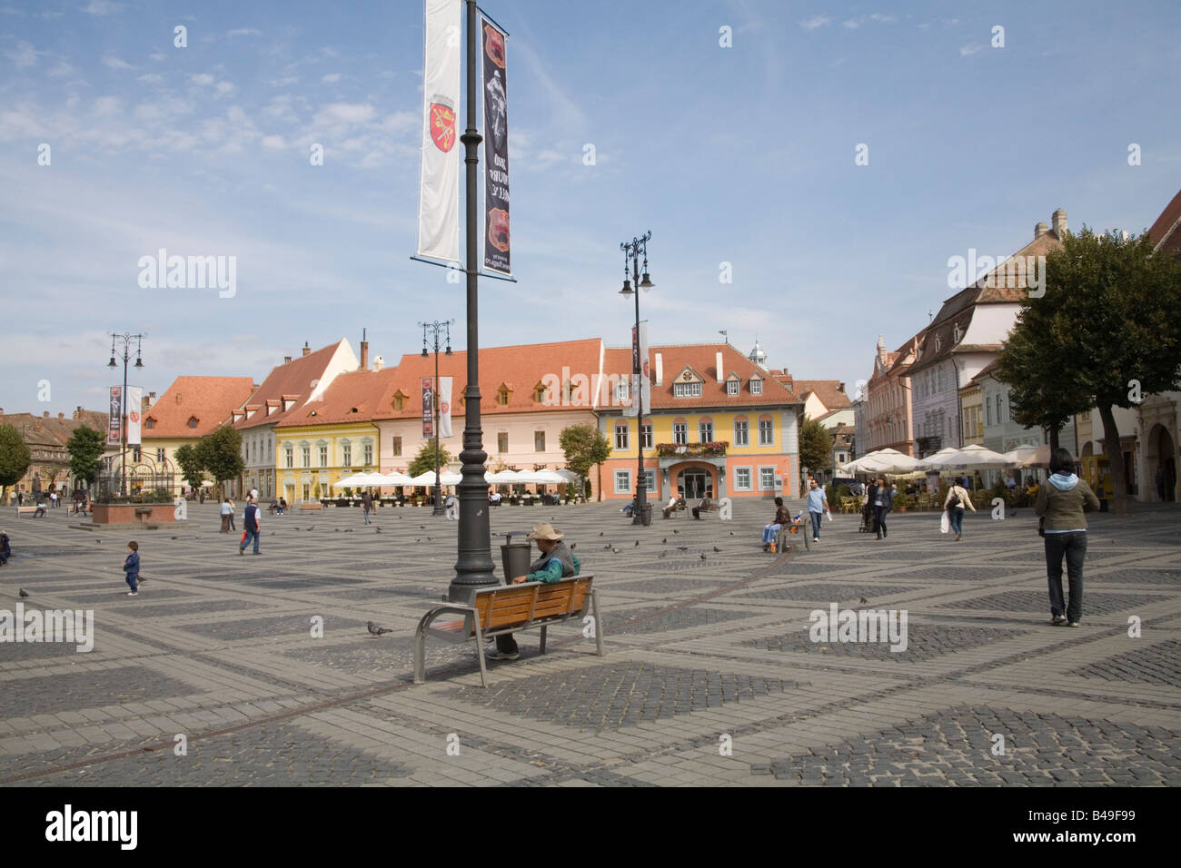 Sibiu Hermannstadt Siebenbürgen Rumänien Europa Mitte September der weite Raum der Piata Mare in Altstadt Stockfoto