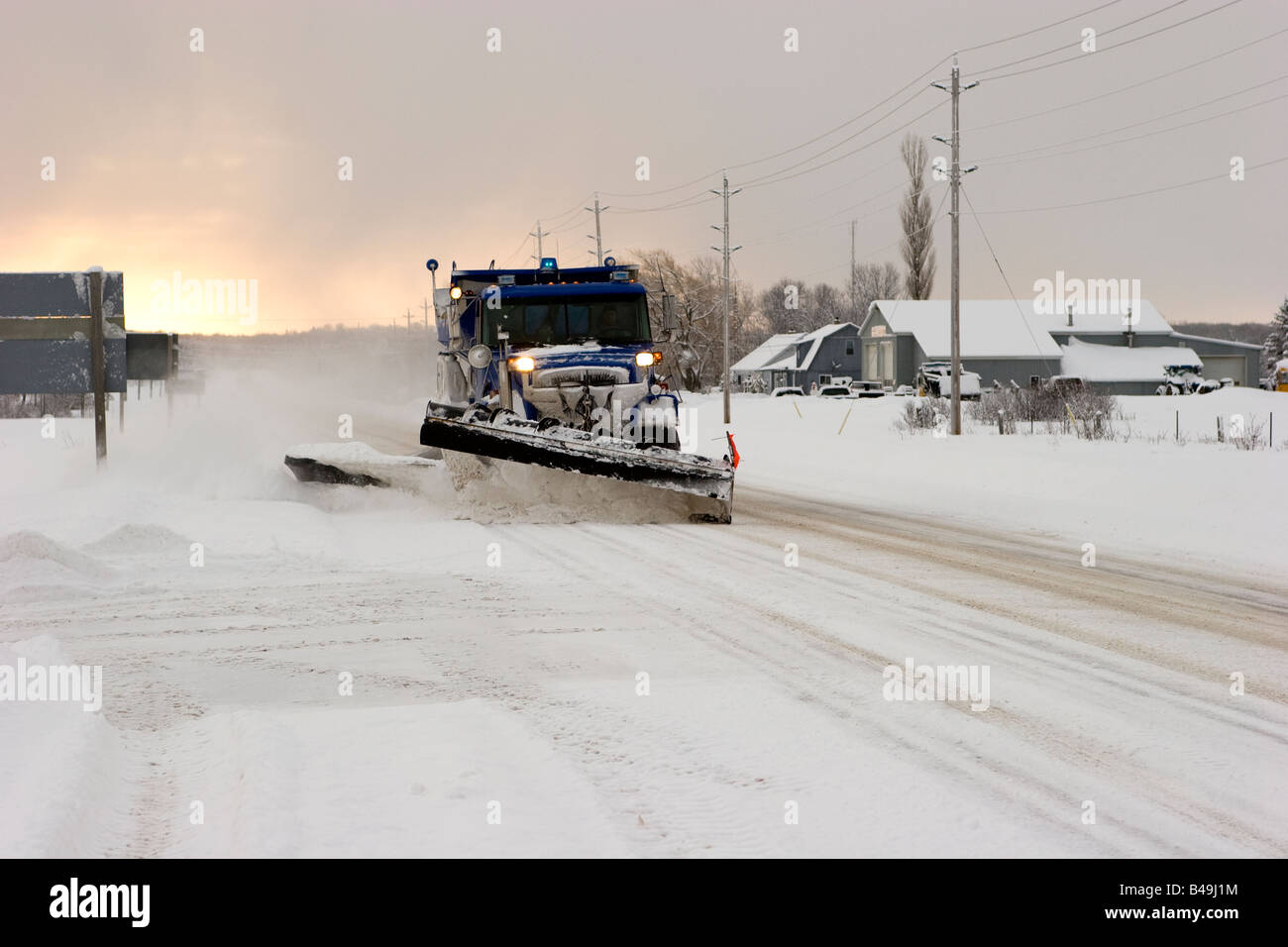 Schneepflug auf Winterdienst Ontario Kanada Stockfoto