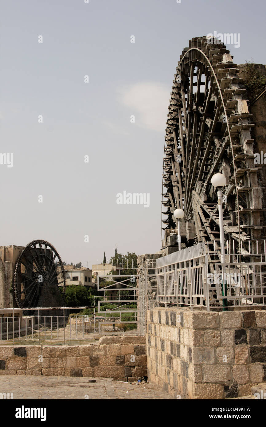 Riesige hölzerne Wasserräder aka Norias am Fluss Orontes, Hama, Syrien Stockfoto