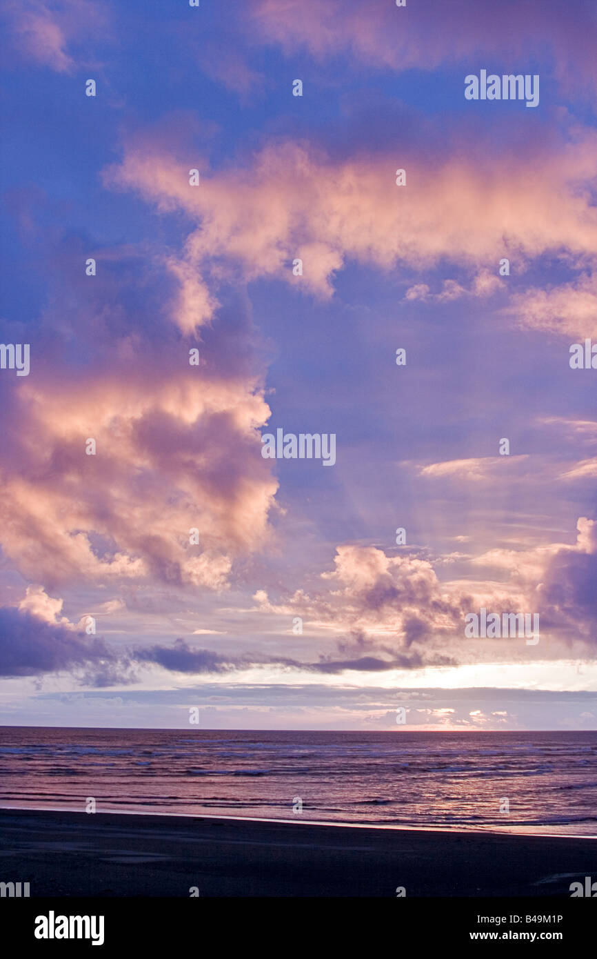 Sonnenuntergang über Ocean Pacific Beach Washington USA Stockfoto