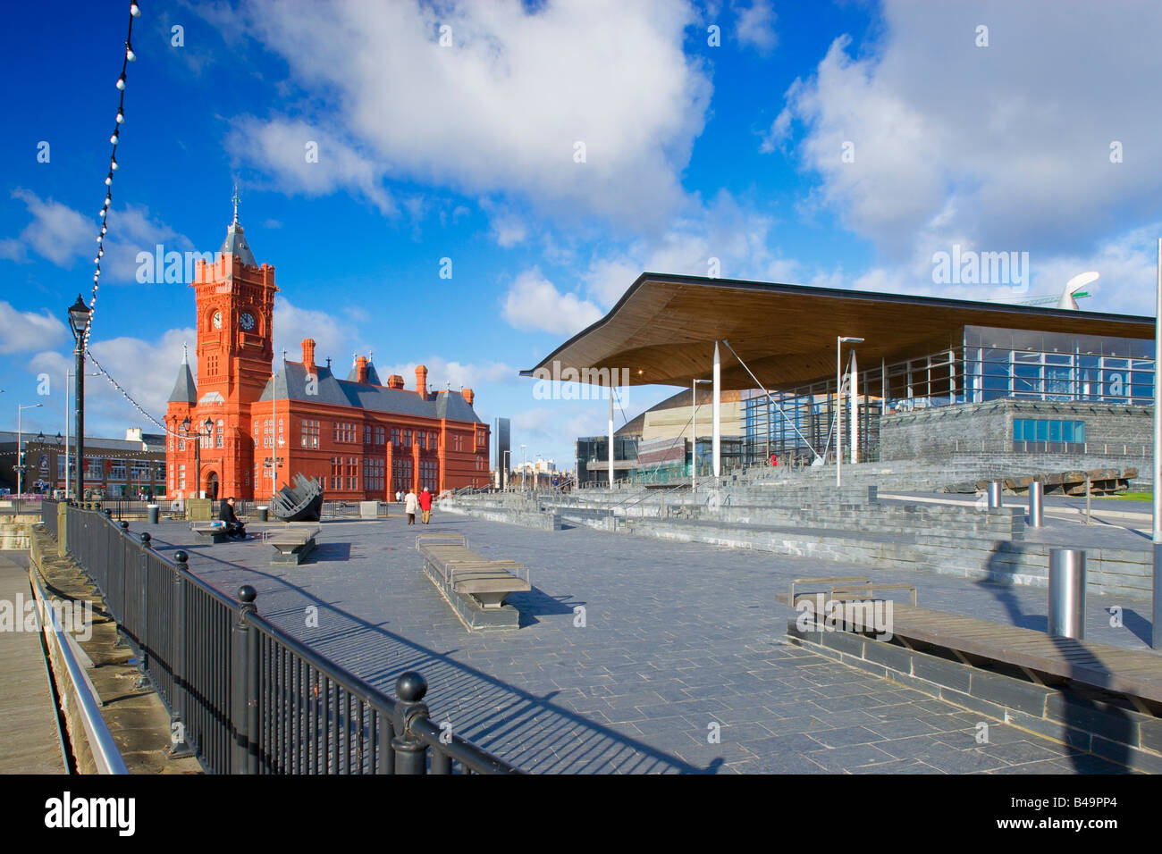 Gebäude der Senedd Pier House Cardiff Bay Cardiff Wales der walisischen Nationalversammlung Stockfoto