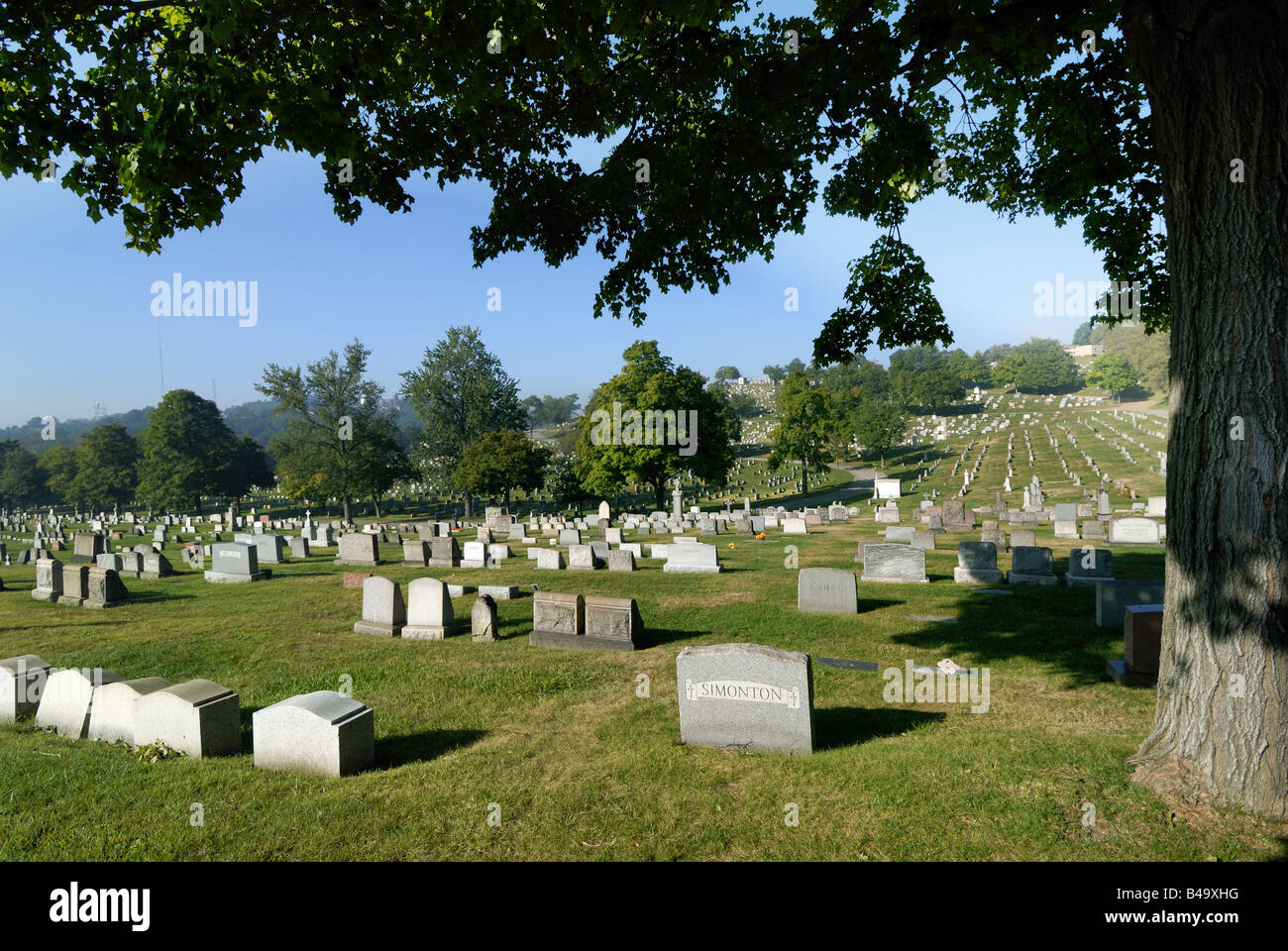 Ein Blick auf Tomstones Christus unser Erlöser katholischen Friedhof in Pittsburgh, Pennsylvania. Stockfoto