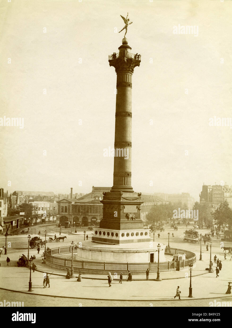 Geographie/Reisen, Frankreich, Paris, Denkmäler, Julisäule, von der Firma "Auguste Dumont" entworfene Skulptur, erbaut von 160-1840, 1885, historisch, historisch, Europa, 19. Jahrhundert, Denkmal, bildende Kunst, Skulpturen, Place de la Bastille, Straßenszenen, Szene, Menschen, Fußgänger, Platz, Plätze, Stockfoto