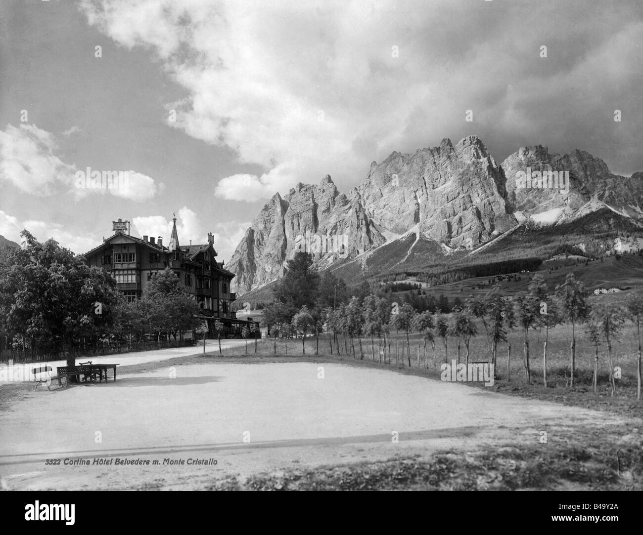 Geographie/Reise, Italien, Cortina d' Ampezzo, Hotel Belvedere mit Monte Cristallo, 1906, Stockfoto