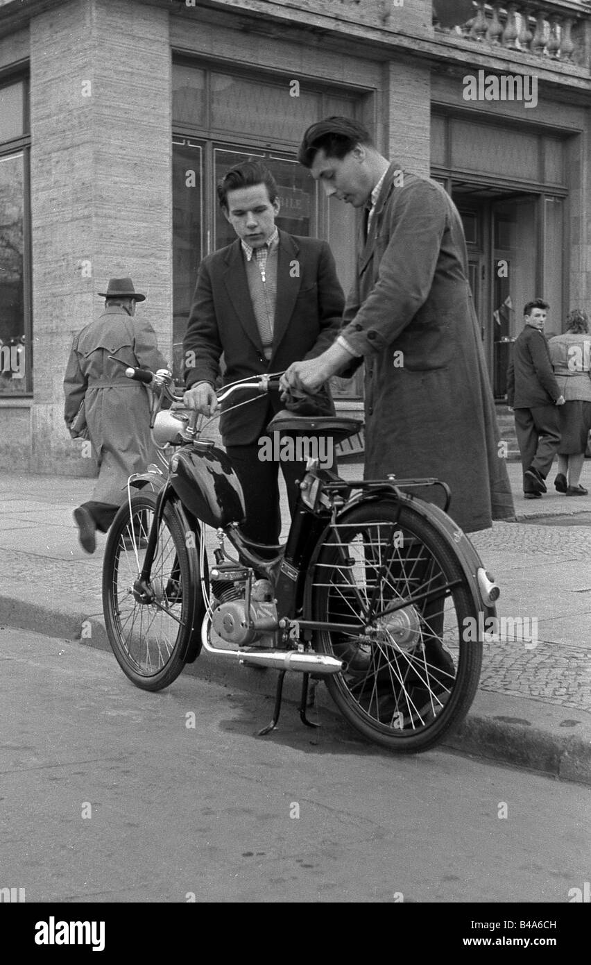 Transport/Transport, Motorrad, Moped SR1 der Firma Simson/Suhl, 1956, Stockfoto