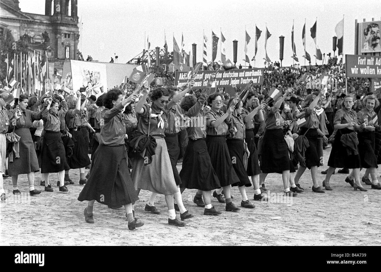 Geografie/Reisen, Deutschland, Demokratische Republik Deutschland, Politik, 1. Mai Parade, Lustgarten, Ost-Berlin, Anfang der 1950er Jahre, Gruppe der Frauen, Stockfoto