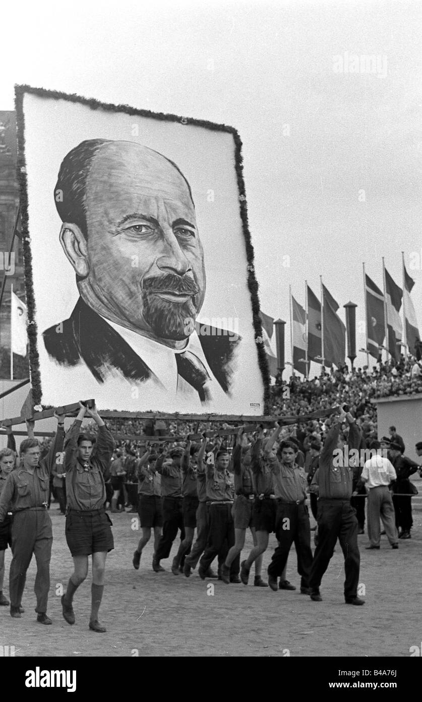 Geografie/Reisen, Deutschland, Demokratische Republik Deutschland, Politik, Parade 1. Mai, Lustgarten, Ost-Berlin, Anfang der 1950er Jahre, Porträt von Walter Ulbricht, Stockfoto