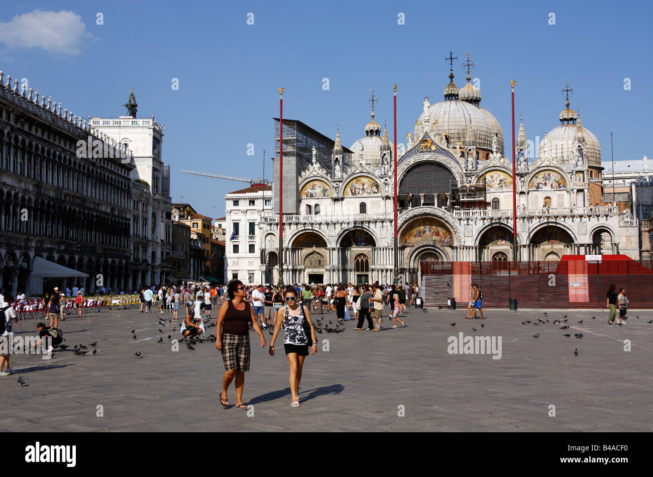 Basilika San Marco (Markusplatz) und Platz, Venedig, August 2008 Stockfoto