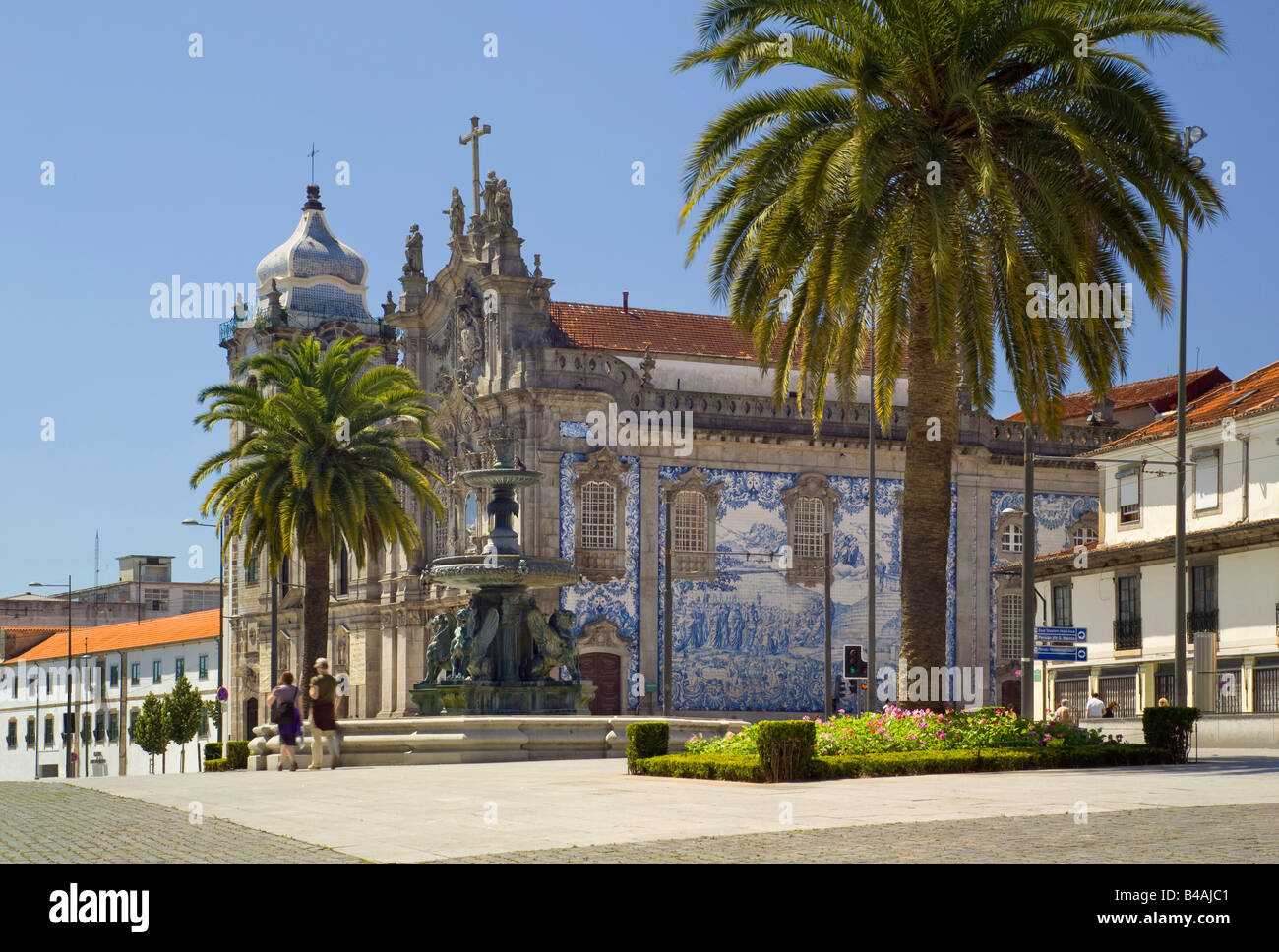 Igreja Dos Carmelitas Church, bedeckt mit blauen Azulejos Kacheln Porto Porto Portugal Stockfoto