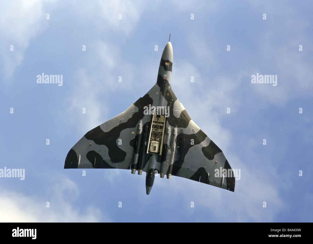 Vulcan-Bomber im Flug Bombe Türen öffnen Stockfoto