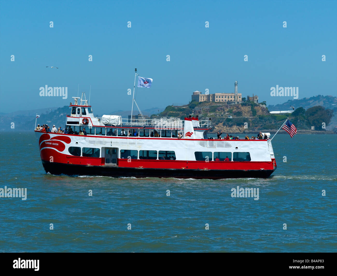 Kreuzfahrt-Schiff die Bucht Alcatraz Insel hinter Stockfoto