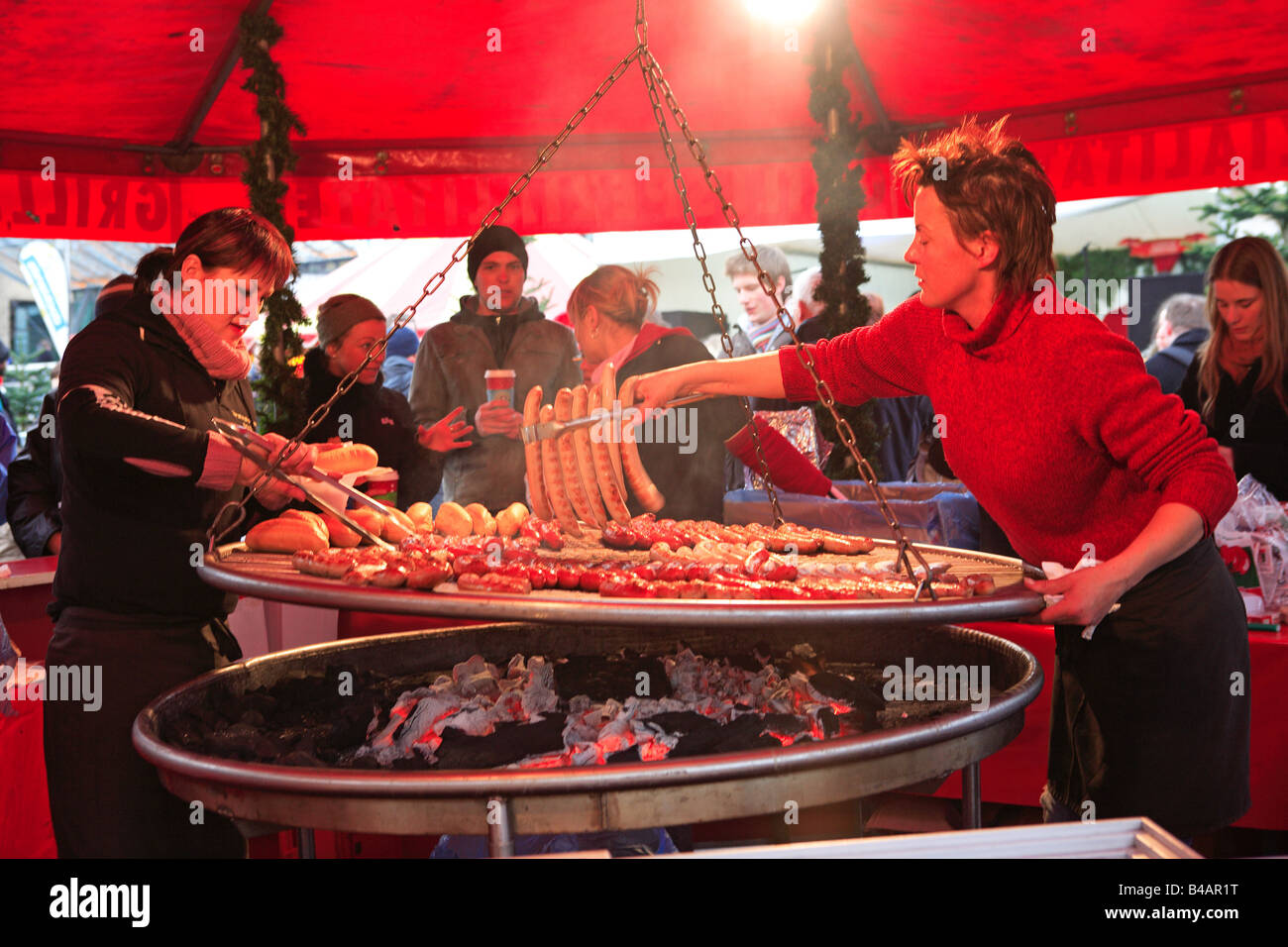Dublin, Weihnachtsmarkt, Georges Dock, Hot-Dog-Stand Stockfoto