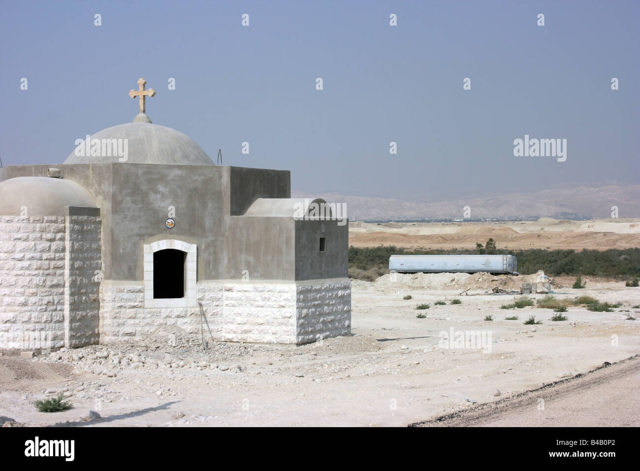 Bau einer Kirche am Fluss Jordan Bank, Jordanien Stockfoto