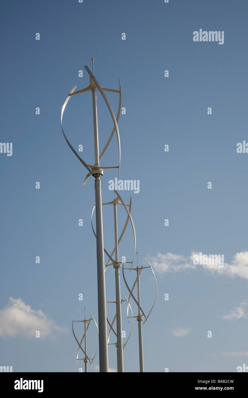 Wind-vertikale Generatoren Alongsid Edie Fluss Mersey, Liverpool, UK Stockfoto