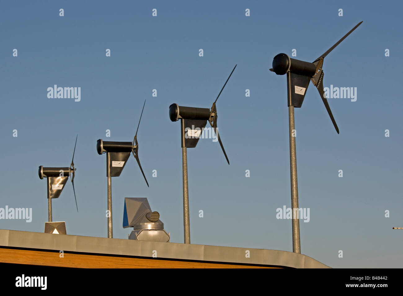 6 kW Proven Windkraftanlagen neben Jubille Wharf Penryn in der Nähe von Falmouth Cornwall UK Stockfoto