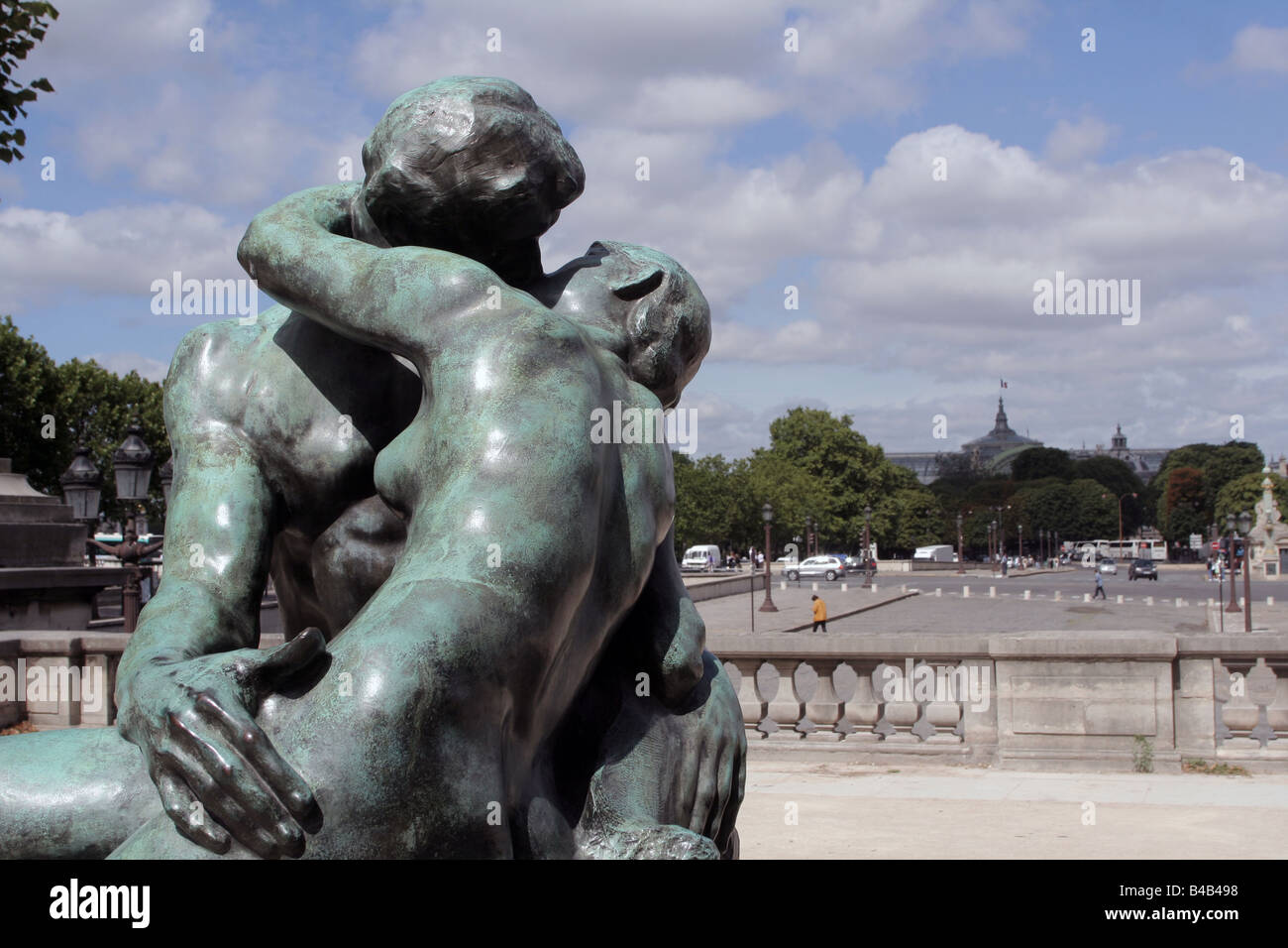 Le Baiser von Auguste Rodin im Jardin des Tuileres, Paris, Frankreich. Stockfoto
