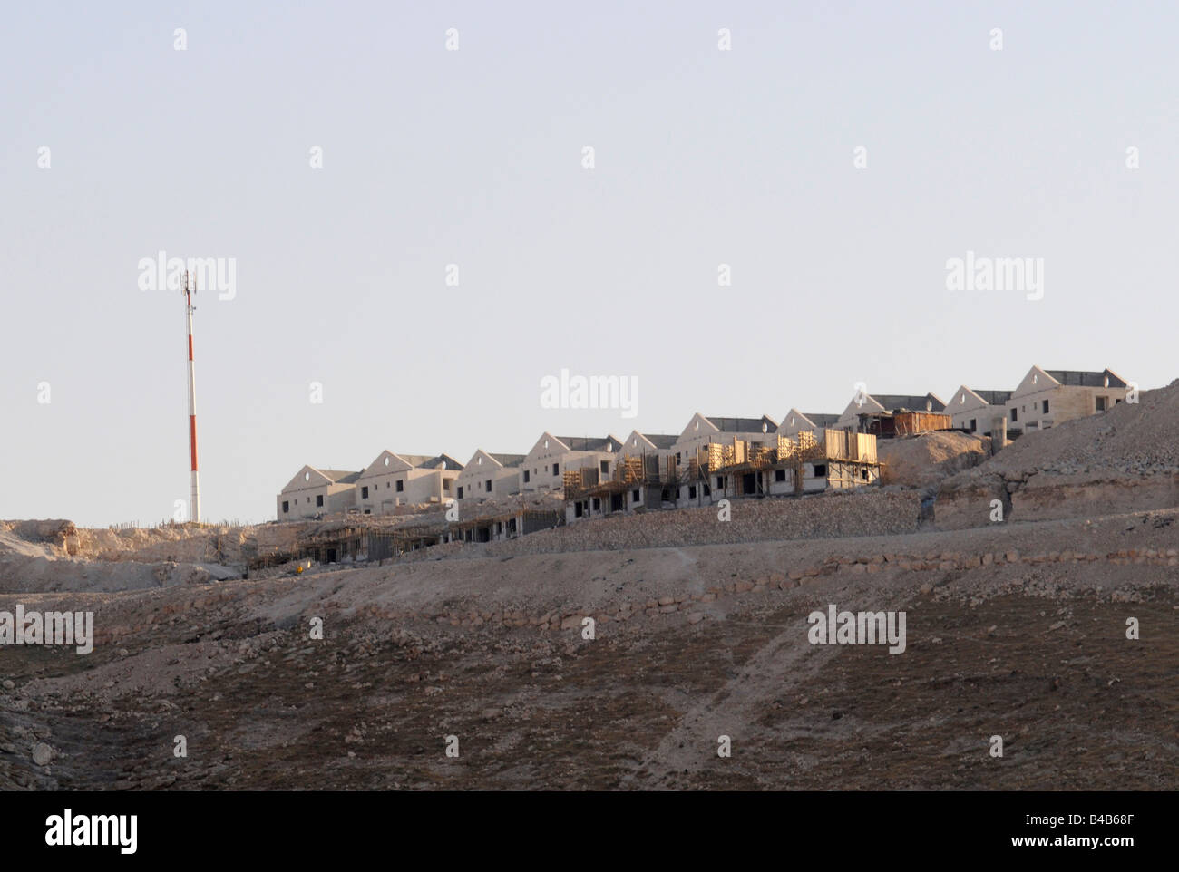 Israelische Siedlungen im Bau in den besetzten Gebieten zwischen Jerusalem und Jericho, West Bank, Palästina. Stockfoto