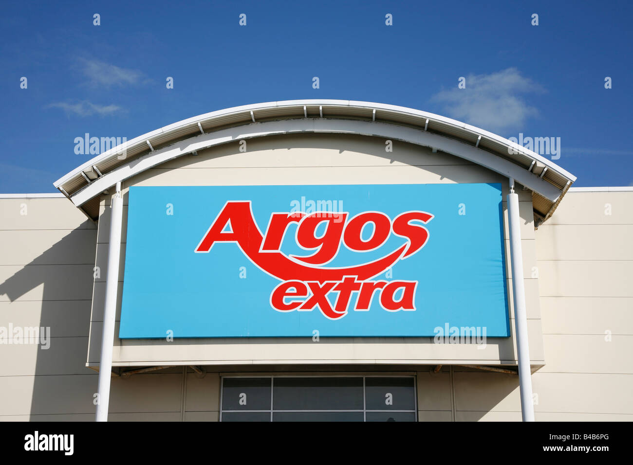 Schild über dem Eingang nach Argos zusätzliche Einzelhandel Superstore, England, UK Stockfoto