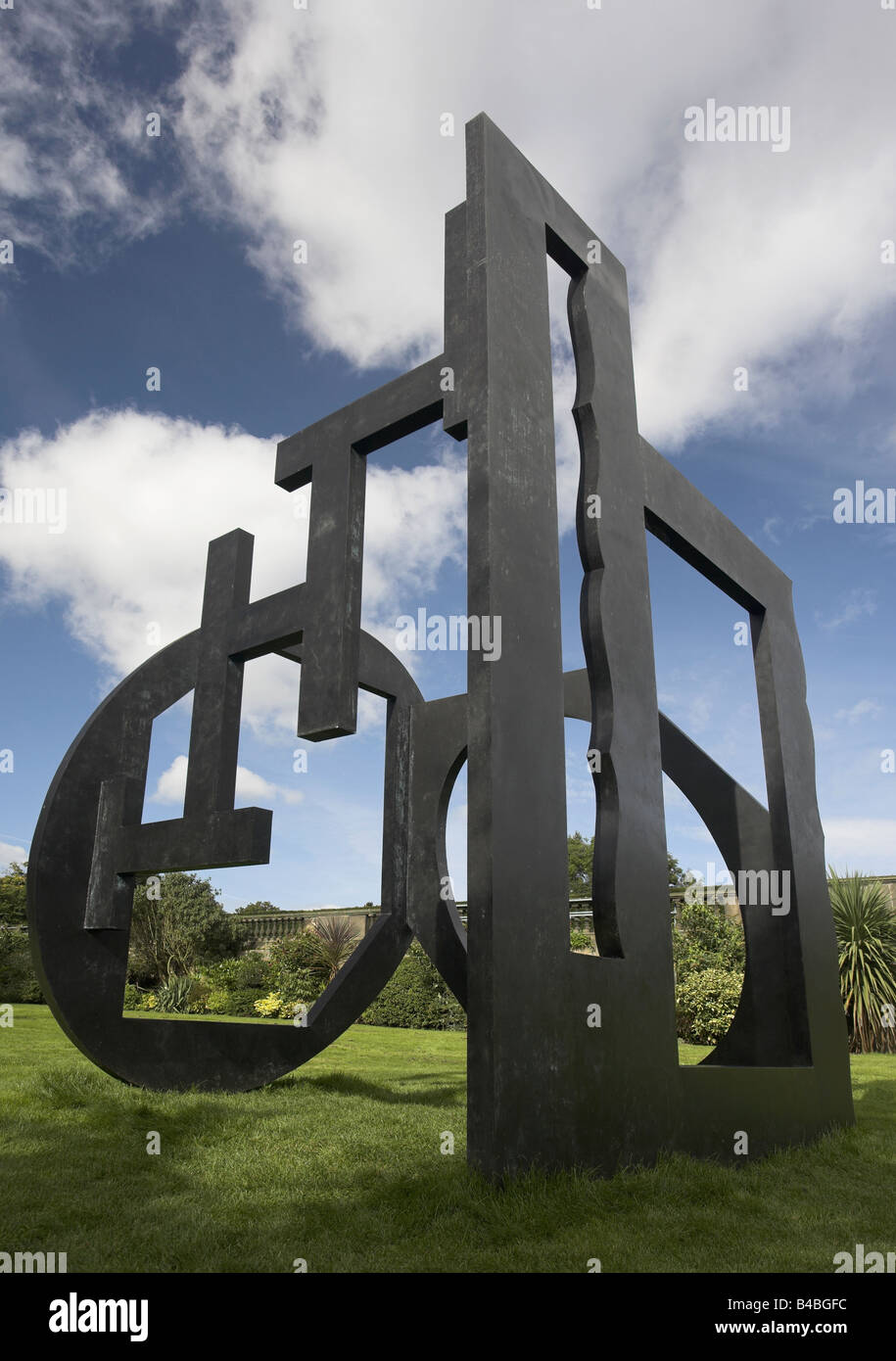 Outdoor-Skulptur von Nigel Hall in Yorkshire Sculpture Park Stockfoto