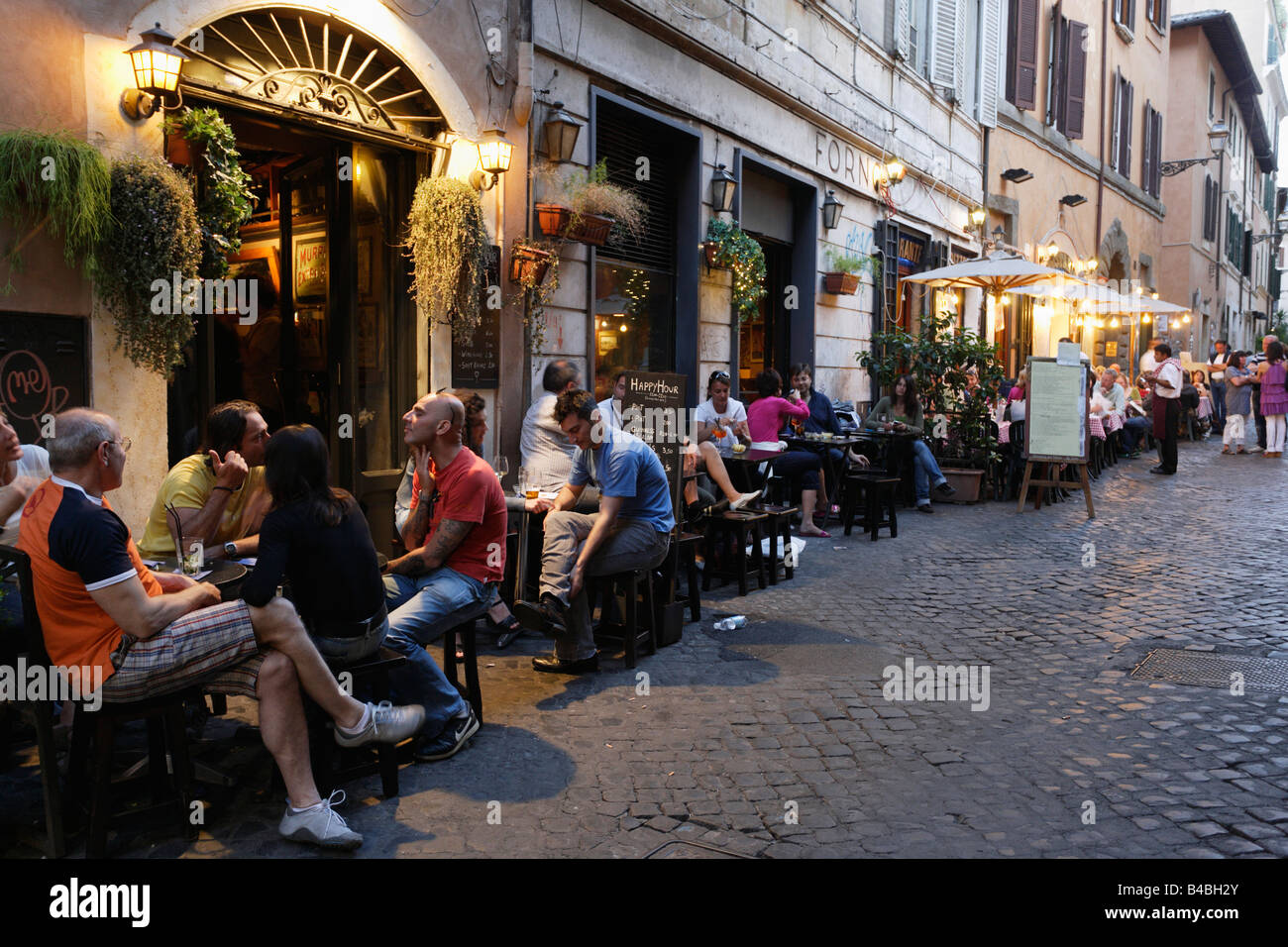 Gäste in einem Straßencafé Trastevere Rom Italien Stockfoto