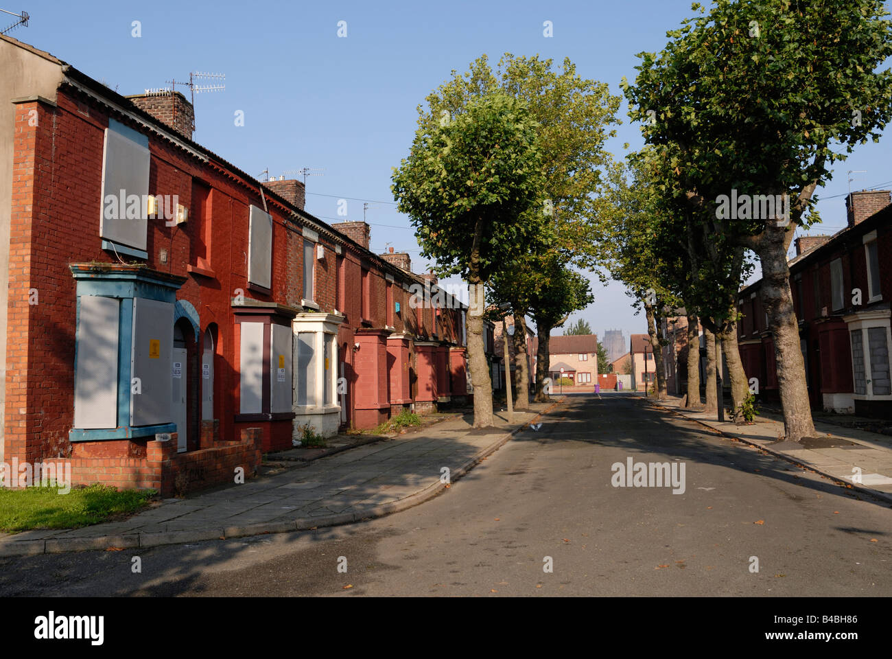 Voelas Straße in den walisischen Straßen Bereich von Liverpool, wo Häuser obligatorisch gewesen, für Sanierung erworben. Stockfoto