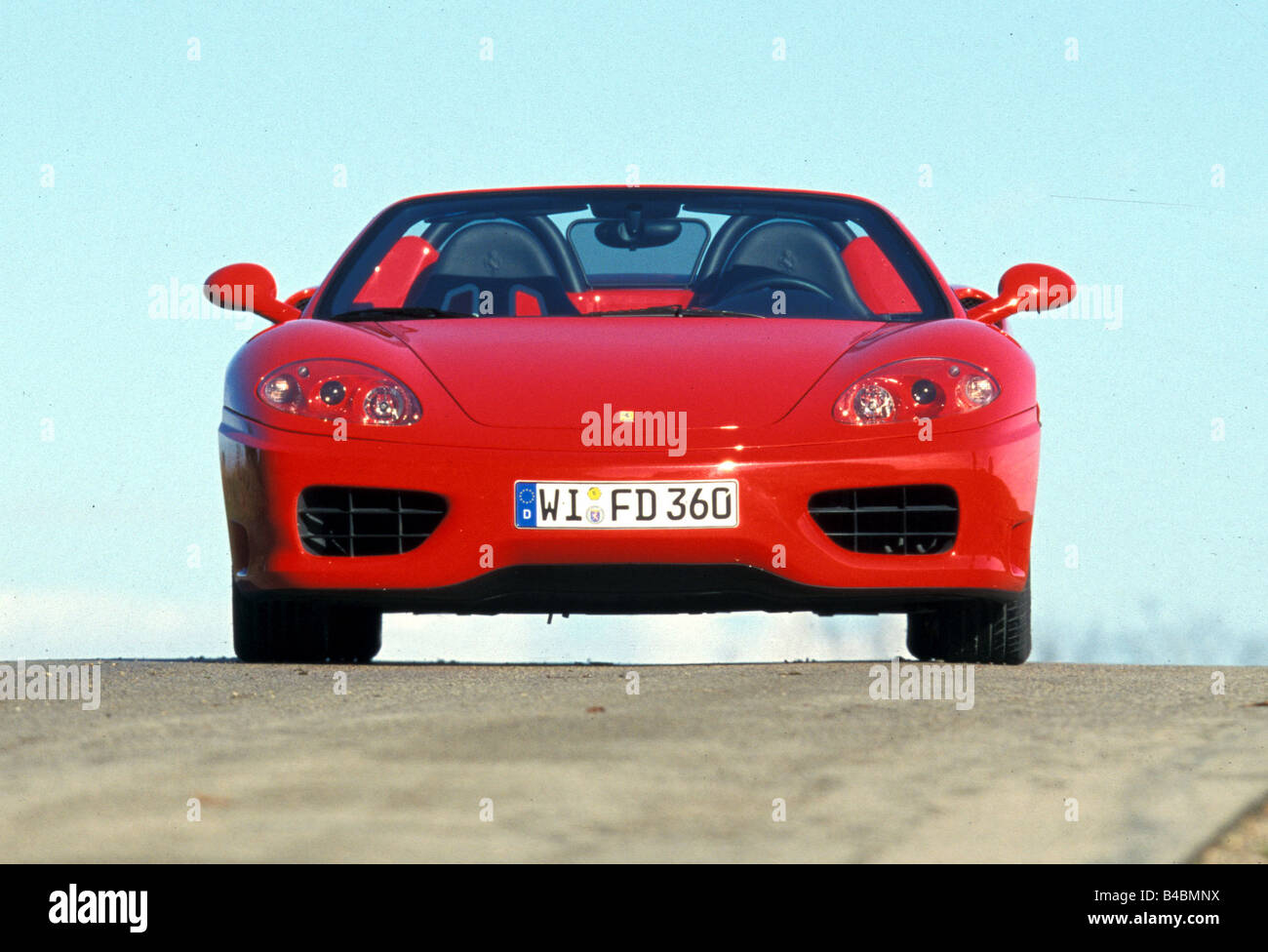 Auto, Ferrari 360 Spider Cabrio, Modell Jahr 2000-, rot, stehend, aufrechterhalten, Frontalansicht, oben offen Stockfoto
