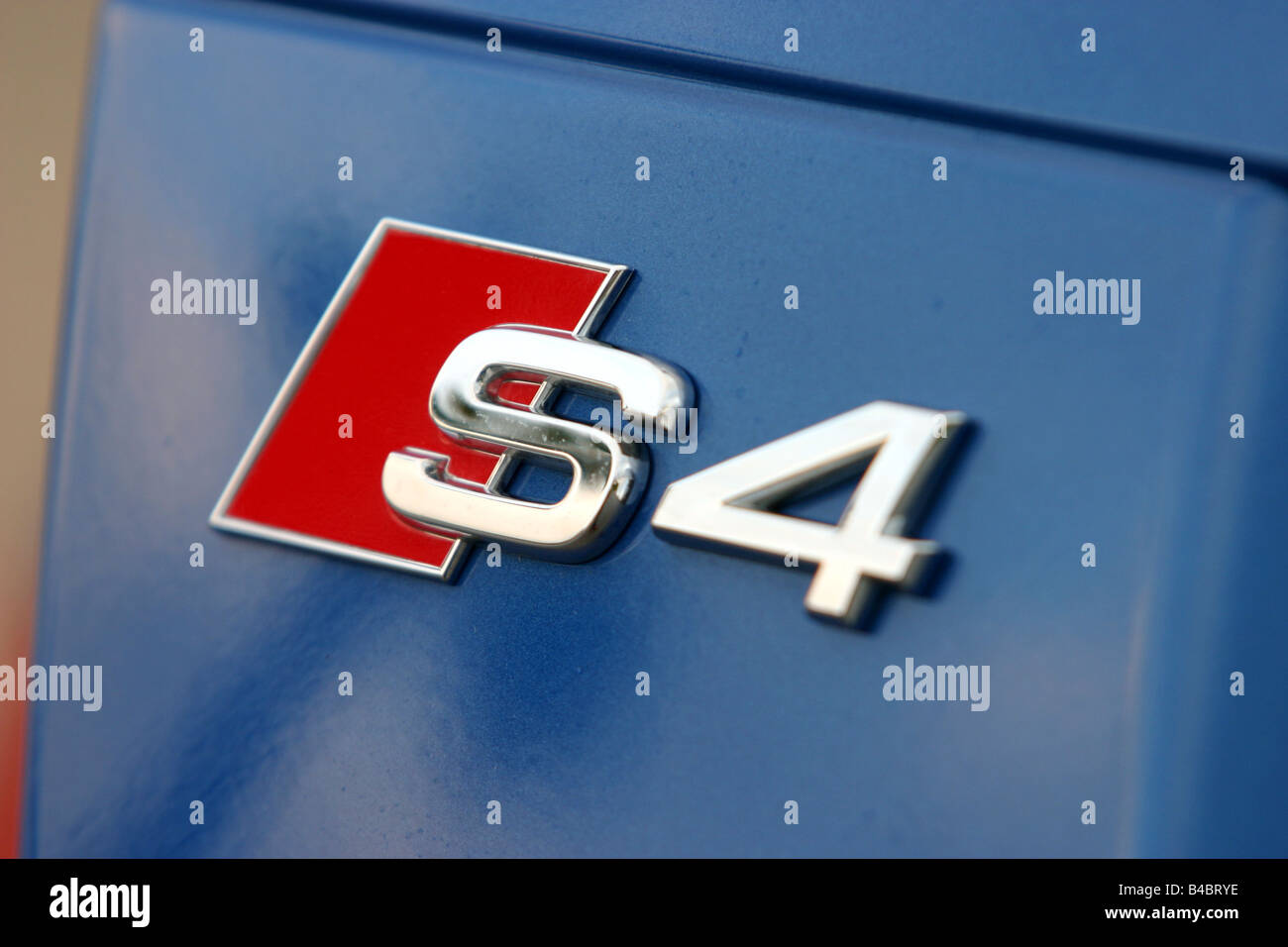 Auto, Audi S4 Cabrio, Modell Jahr 2003-blau, Detailansicht,  Modellbezeichnung, Technik/Zubehör, Zubehör, Foto Stockfotografie - Alamy