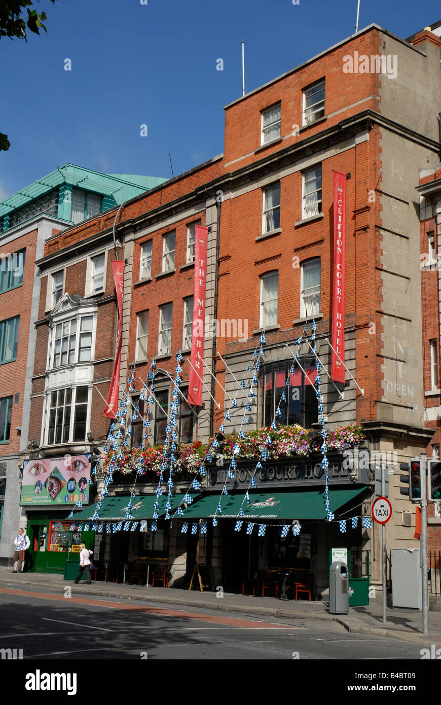 Die Met-Bar und das Clifton Court Hotel in Eden Kai Dublin Irland Stockfoto