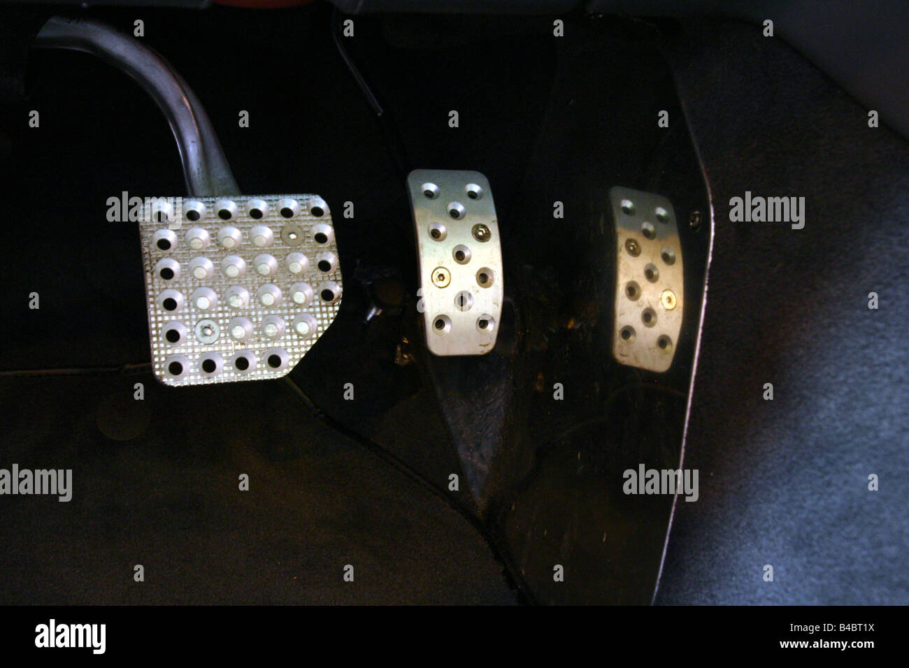 Auto, Ferrari 612 Sapprox.lietti, Roadster, Baujahr 2004-Coupe/Coupe, gelb, Detailansicht, Pedale, Innenansicht, Techniqu Stockfoto