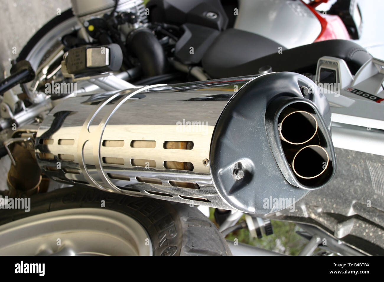 Motor Cycle, BMW R 1200 GS, Modelljahr 2004, Enduro, Detailansicht, Auspuff, Fotograf: Rossen Gargolov Stockfoto