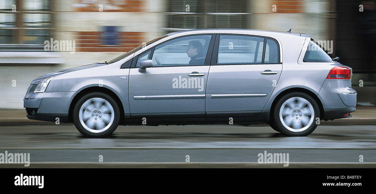 Auto, Renault Vel Satis, Van, Baujahr 2002-Seite Ansicht, treibende, Silber, Stadt, Ams 03/2002, Seite 028 Stockfoto