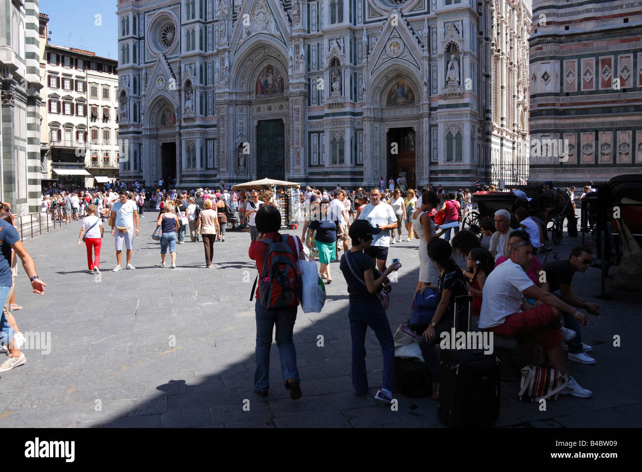 Touristischer Anblick Modawien ansieht Touristen vor der Santa Maria del Fiore / Domplatz, Florenz, Italien Stockfoto