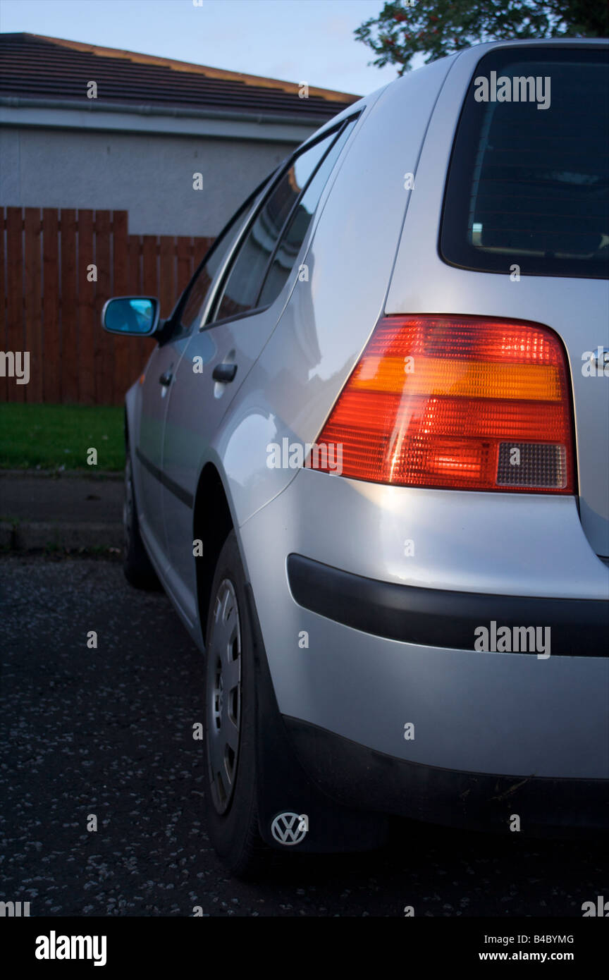 Auto Flügel Silber Rückseite leichte Cluster geparkten golf Stockfoto