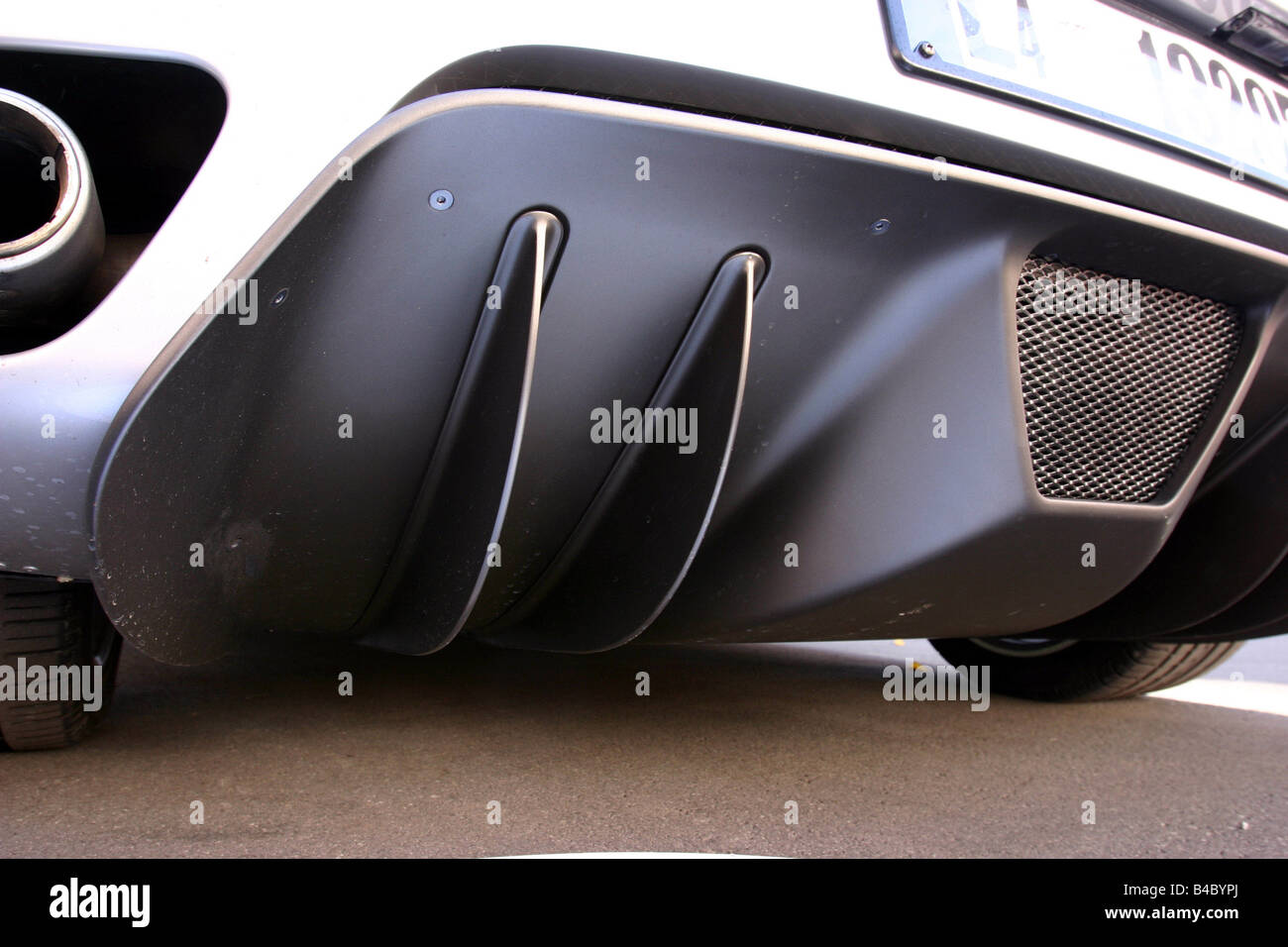 Auto, Ferrari F 430, Baujahr 2004-Roadster, Coupé/Coupe, Silber, hintere Ansicht, Detailansicht, Technik/Zubehör, Zubehör, Stockfoto