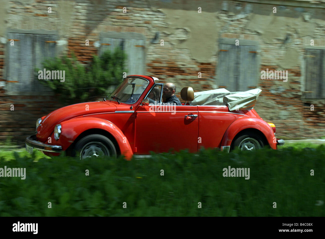 VW Käfer Cabrio Modellauto 1/43 – Rot, Offenverdeck, Metallmodell Ca. 10 Cm Lang